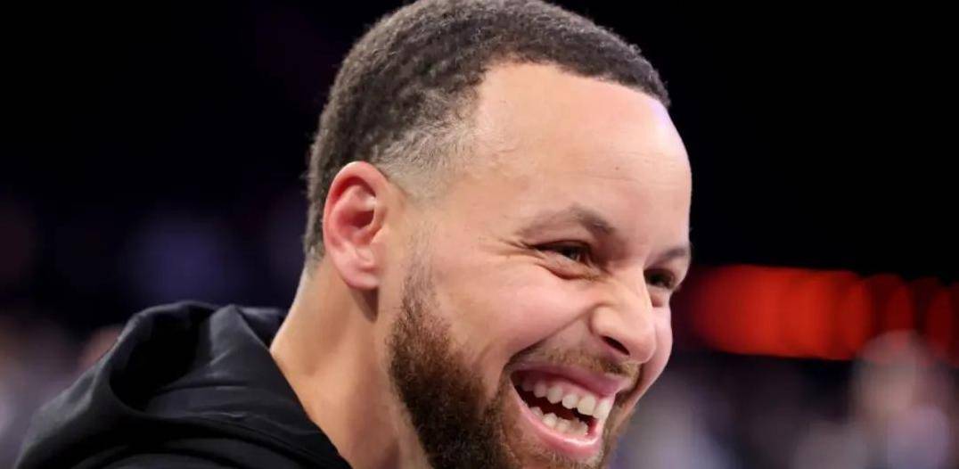 半岛体育入口 - 库里迎来五赛季高光表现，日本队球迷沸腾！